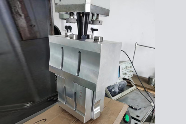 超聲波塑料焊模具2